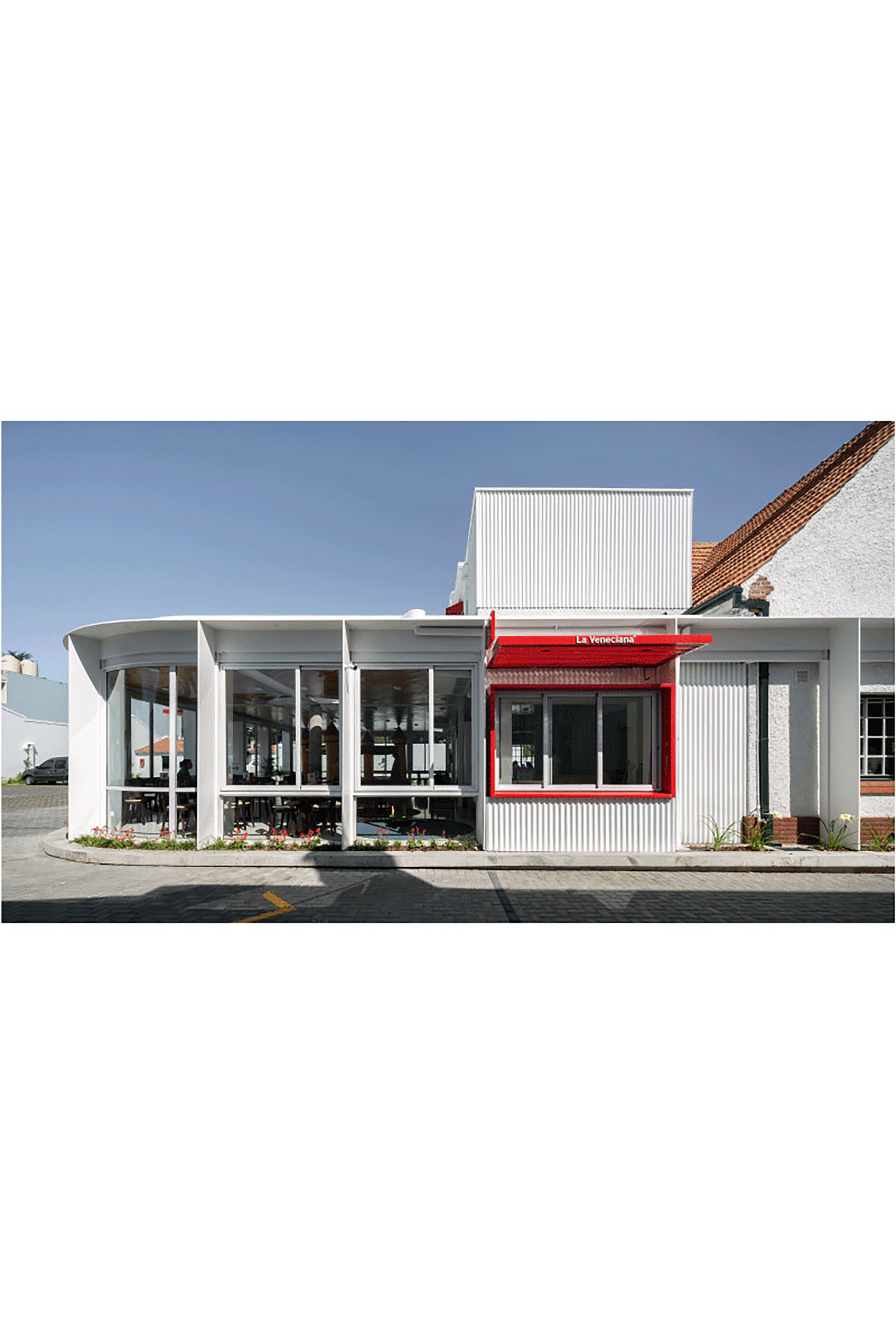 Veneciana Adrogue Este  ||| AV. Espora 563 ||| DRM Ariquitectura