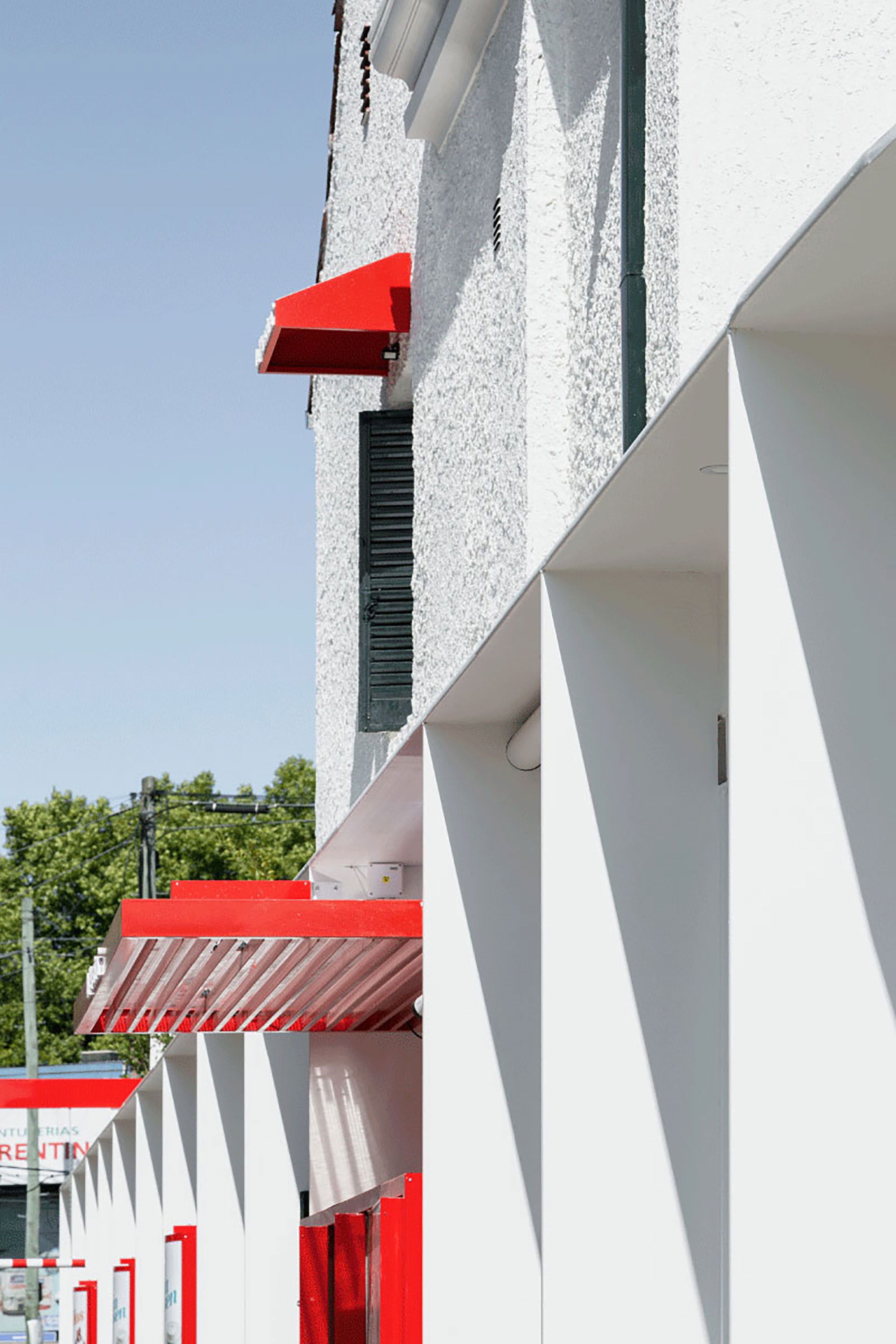 Veneciana Adrogue Este  ||| AV. Espora 563 ||| DRM Ariquitectura